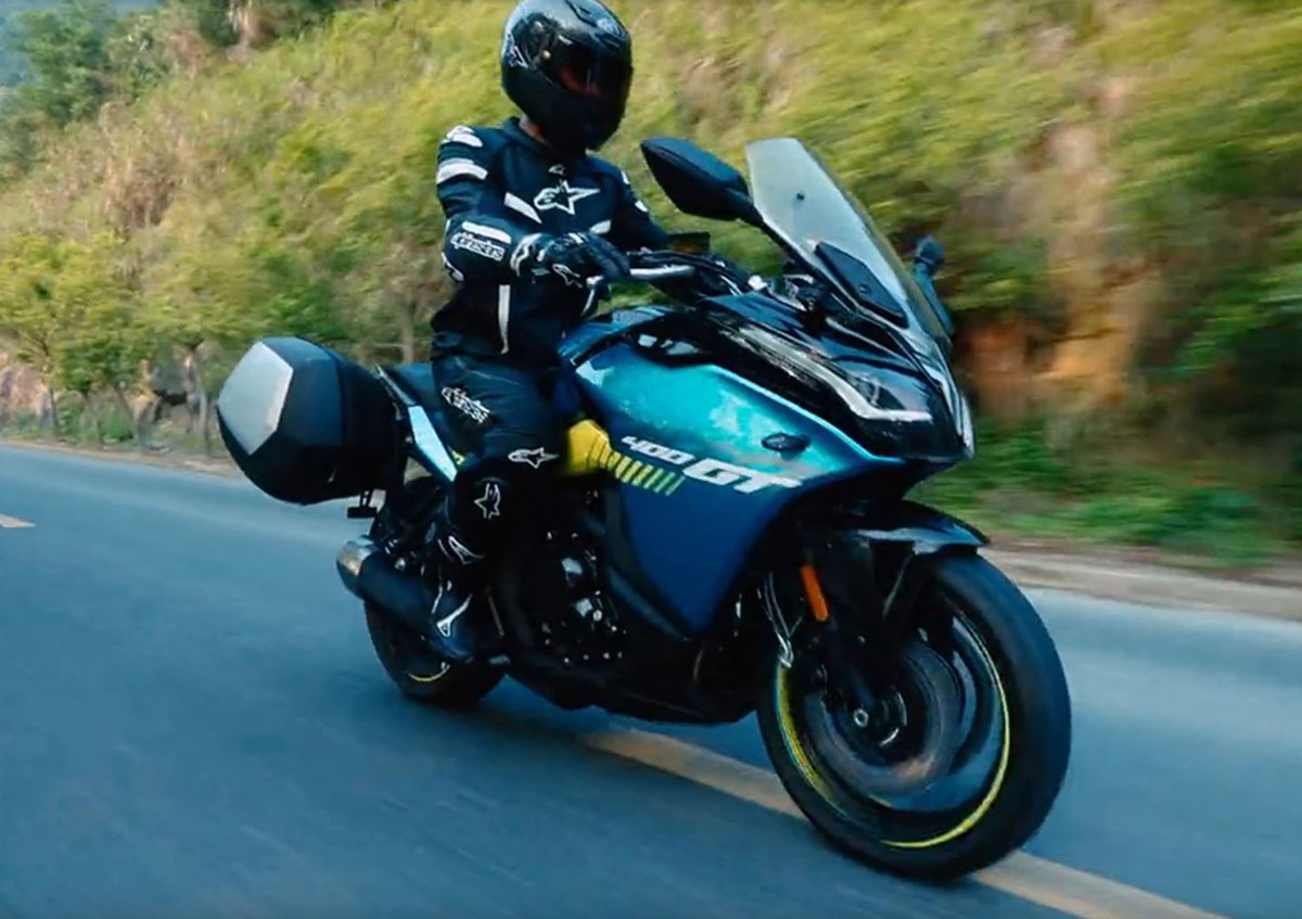 BMW's Concept 9Cento hi-tech sporty tourer